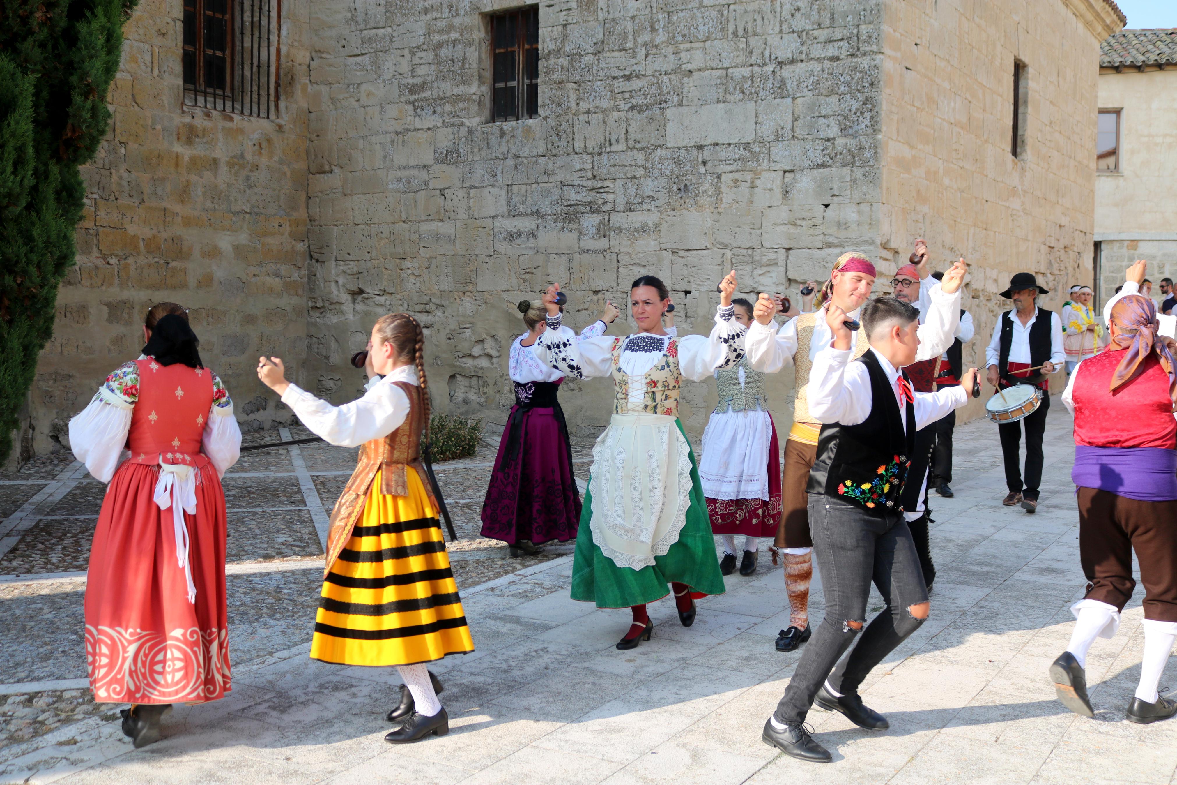 Cita con la Danza y el Paloteo en Ampudia