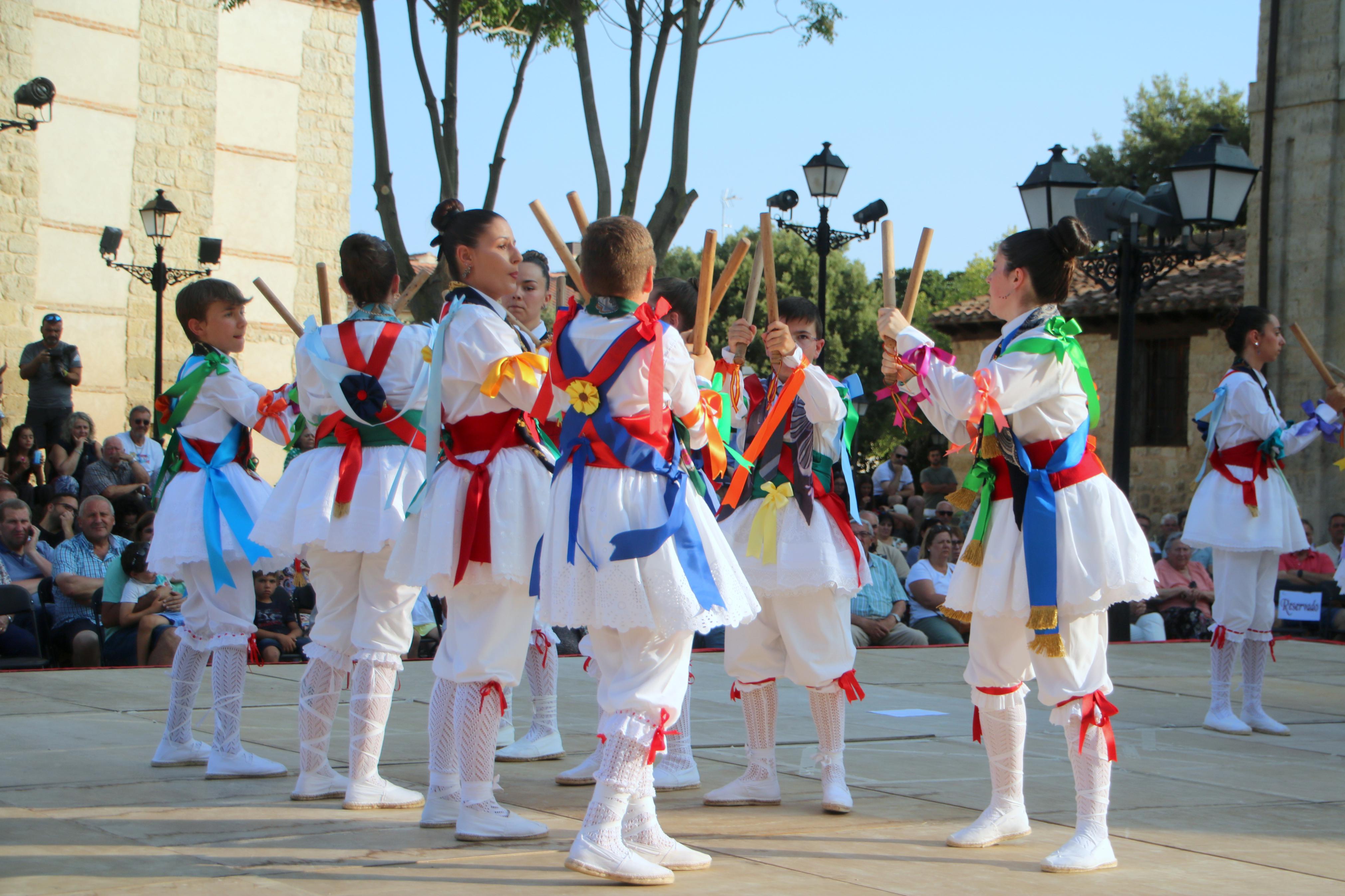 Cita con la Danza y el Paloteo en Ampudia