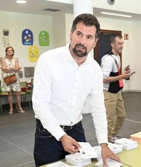 Imagen secundaria 2 - Juan García Gallardo (Vox) vicepresidente de la Junta de Castilla y León, Jesús Julio Carnero (PP) alcalde de Valladolid y Luis Tudanca (PSOE) secretario general en Castilla y León.