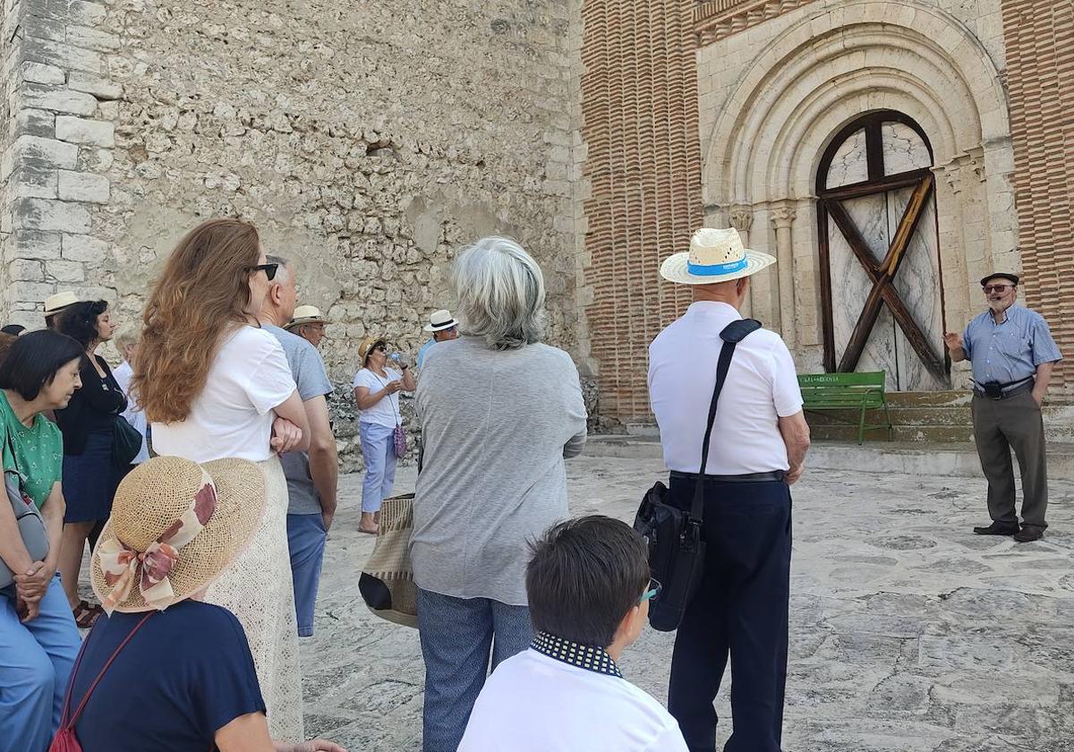 Visita guiada por Juan Carlos Llorente.