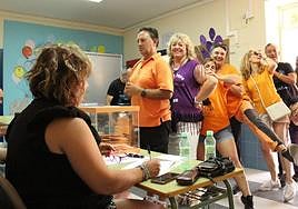 Ambiente festivo en las votaciónes de la generales en Sebúlcor