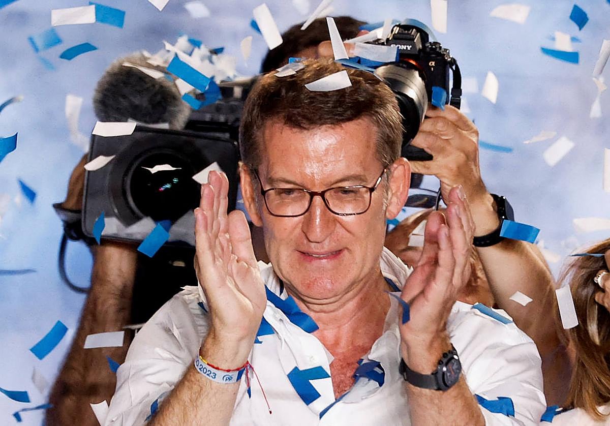 Alberto Núñez Feijóo durante el seguimiento de la jornada electoral.