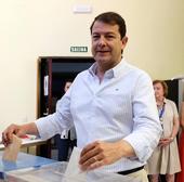 El PP gana con autoridad en Castilla y León a costa de Vox