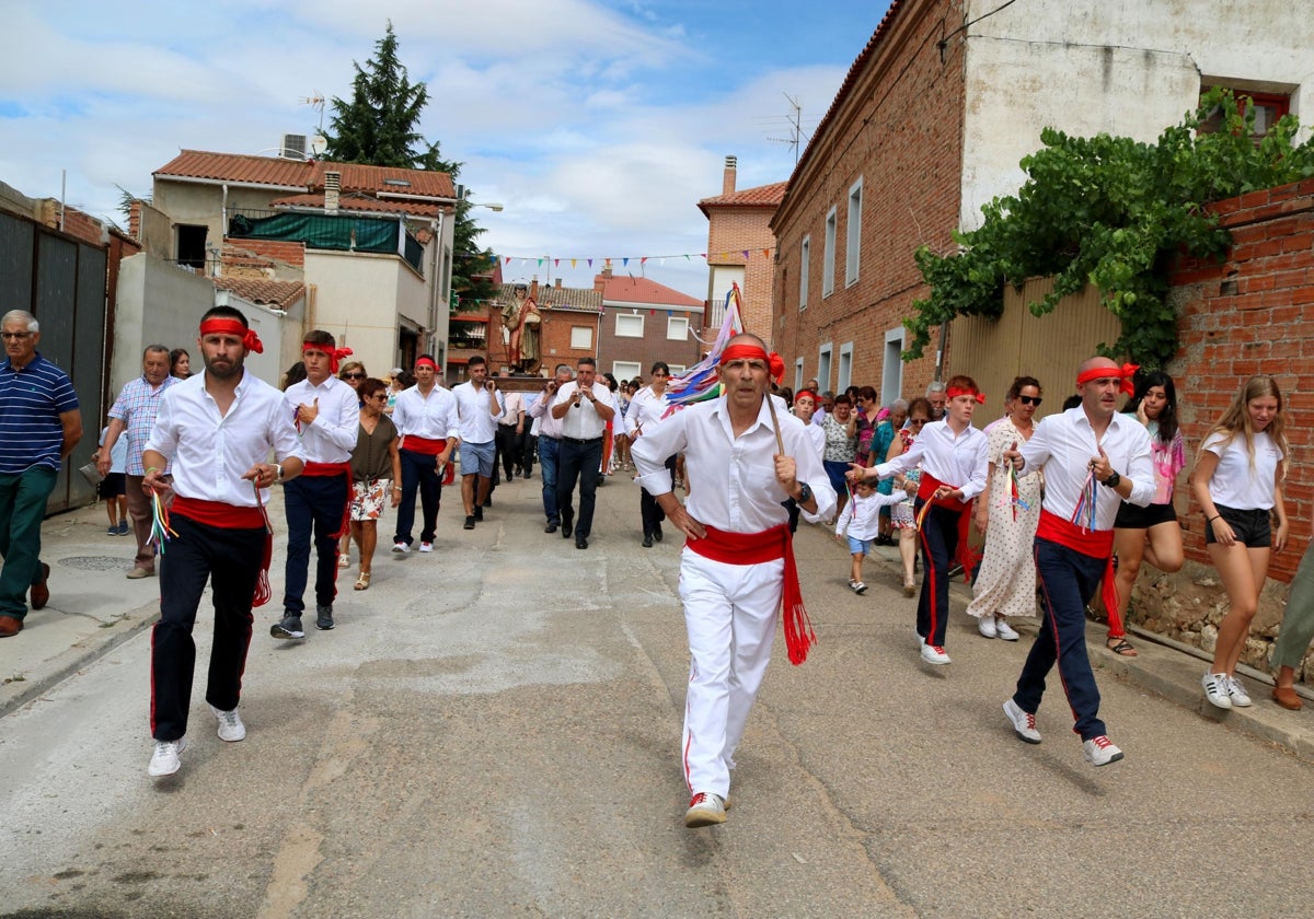 Los magaceños danzan a San Mamés cada 7 de agosto.