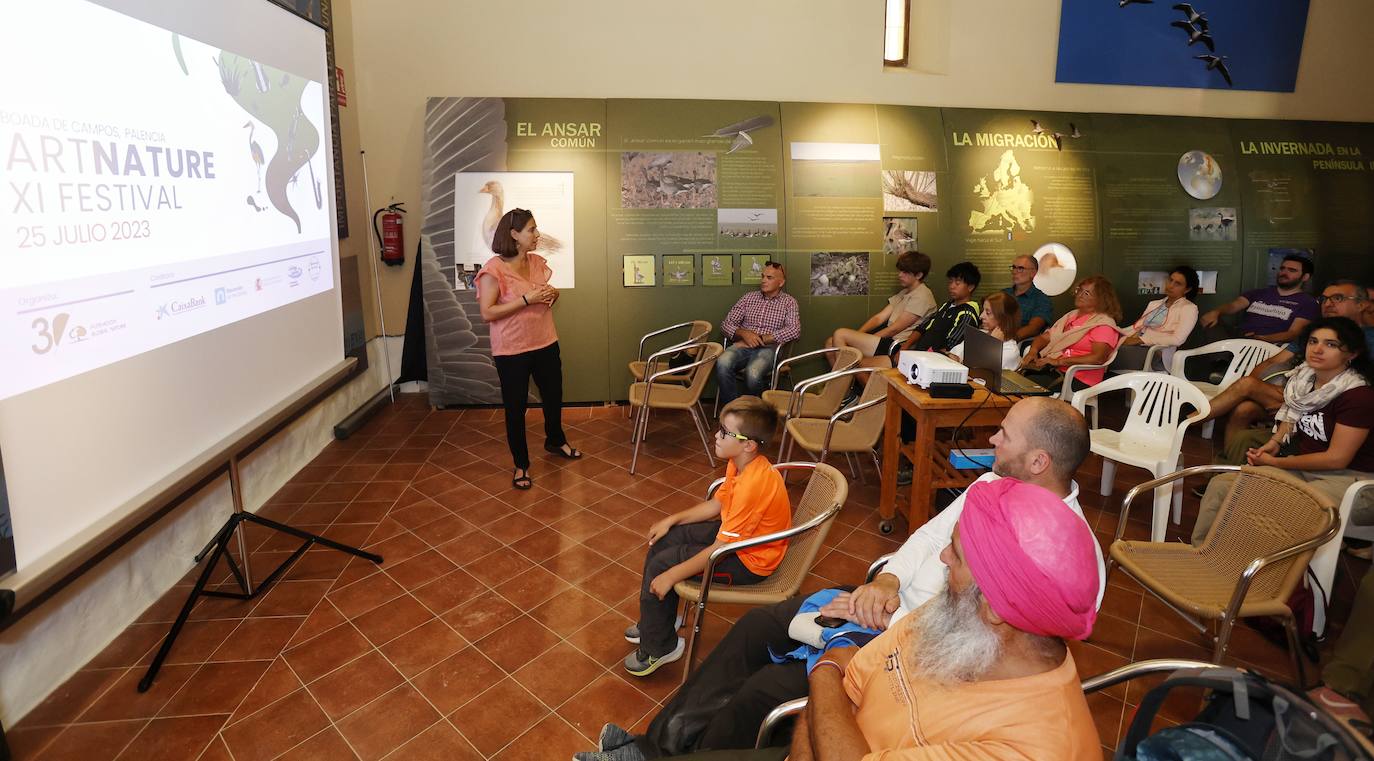 La Laguna de Boada reúne a una treintena de aficionados a la ornitología