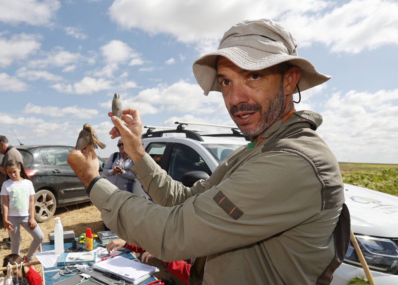 La Laguna de Boada reúne a una treintena de aficionados a la ornitología