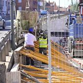 Las obras en el viaducto del Arco de Ladrillo se prolongarán un mes más