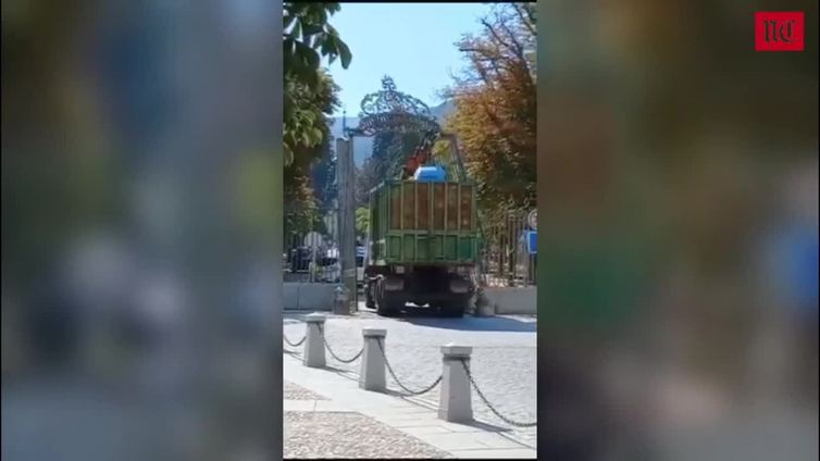 Un camión derriba en Segovia la puerta de La Granja de San Ildefonso