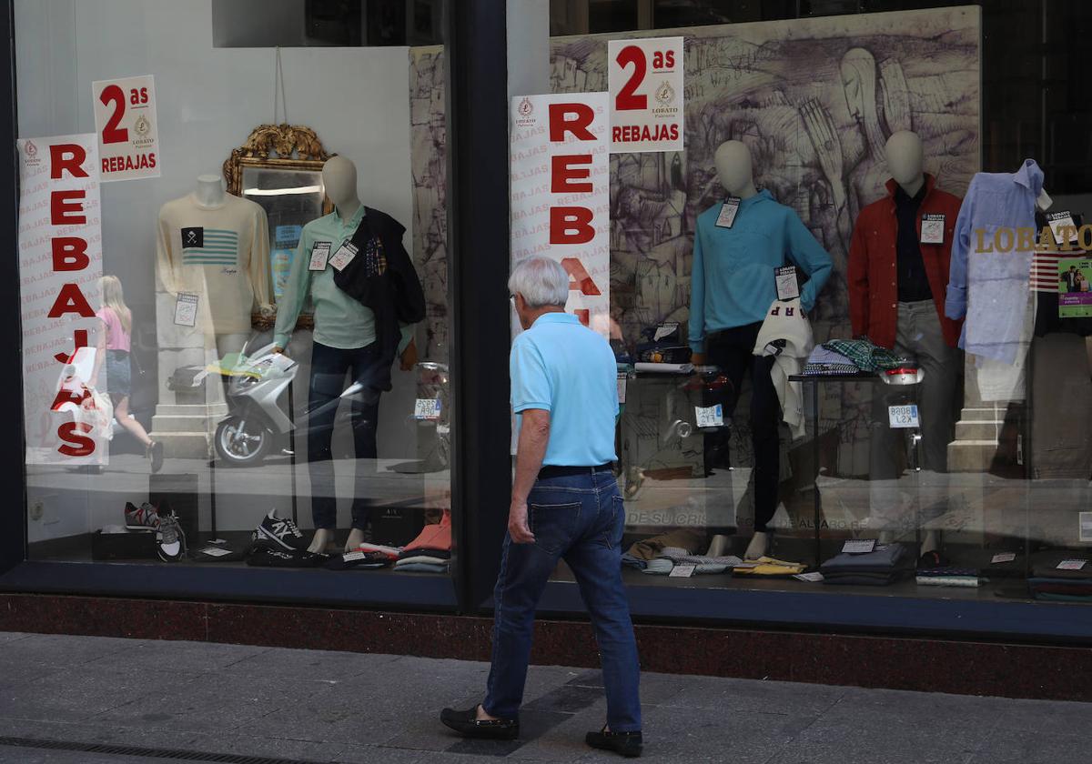 Escaparate de un comercio de la Calle Mayor.