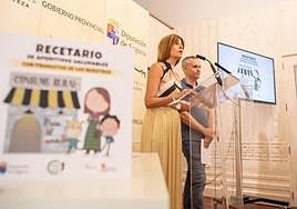 Magdalena Rodríguez presenta el recetario para niños en la Diputación de Segovia.