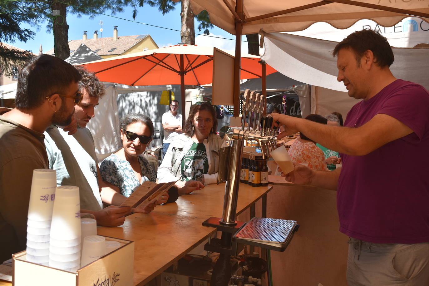 Éxito de la Feria de Artesanía y Productos de la Montaña Palentina en Cervera