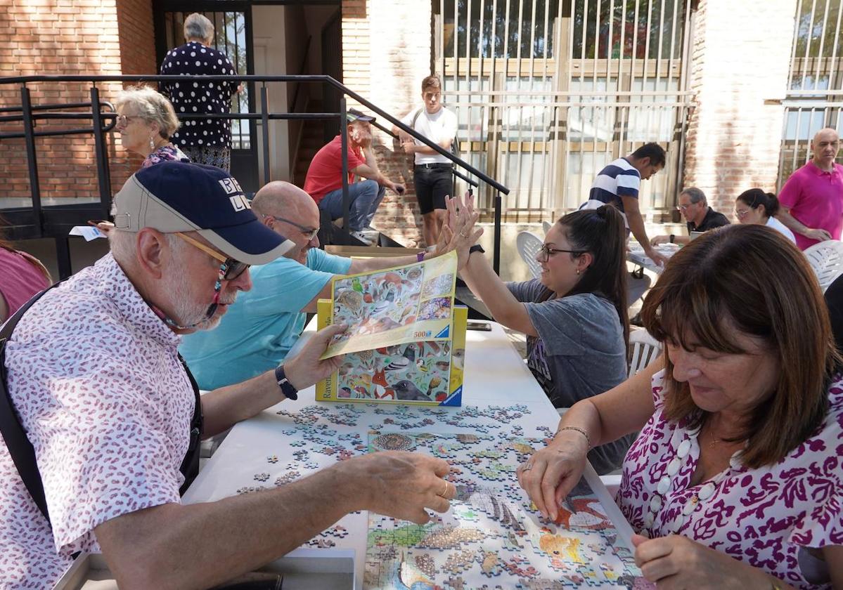 Participantes en el Concurso de Puzles de Simancas, este domingo.