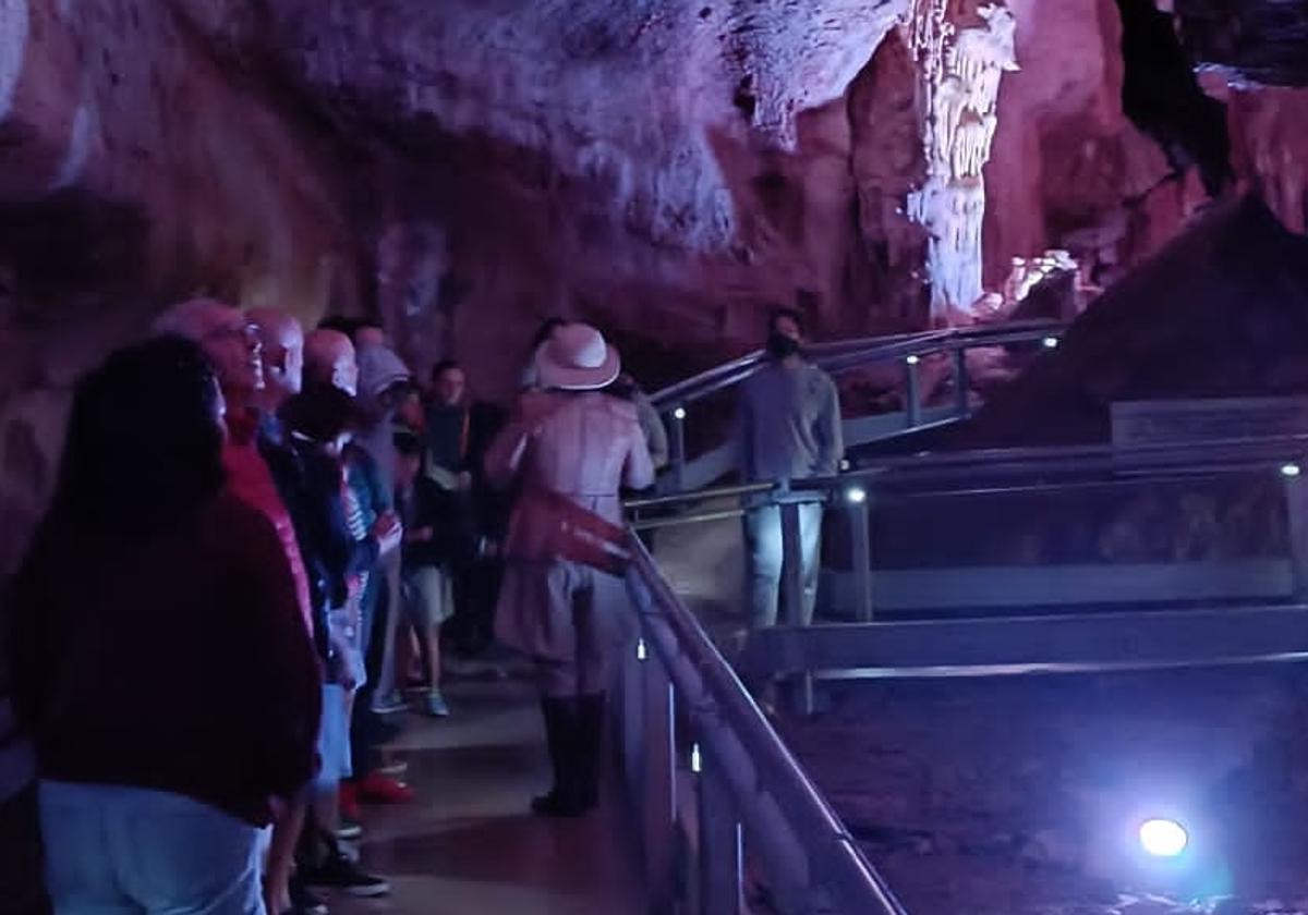 Visita guiada a la Cueva de los Franceses