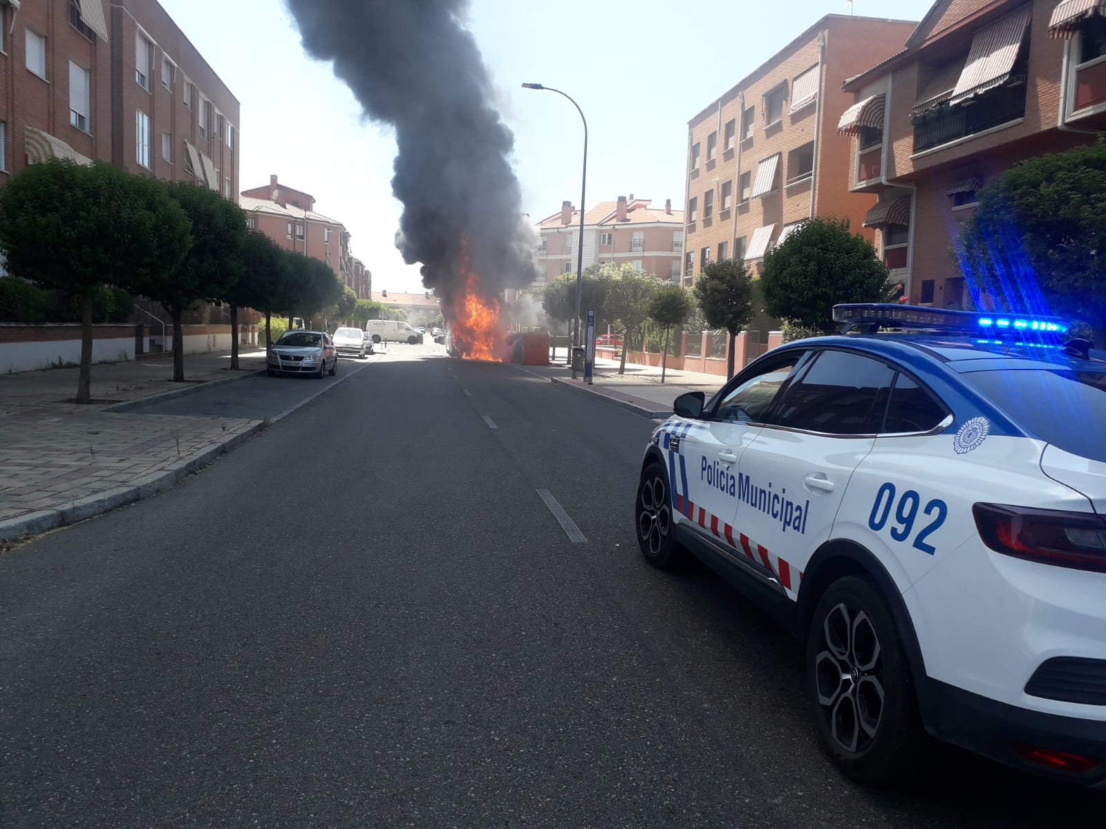 En imágenes el incendio de un bus urbano de Valladolid
