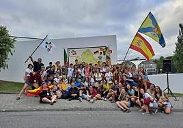 Delegación de vallisoletanos en Lisboa, junto al arzobispo de Valladolid, Luis Argüello.