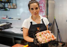 Raquel Mayo de la pollería 'Esther' en el Mercado del Val de Valladolid.