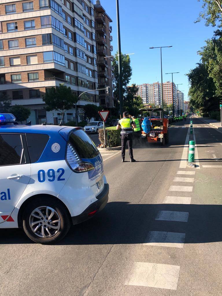 Corte de tráfico en el paseo de Isabel la Católica durante la mañana del uno de agosto.