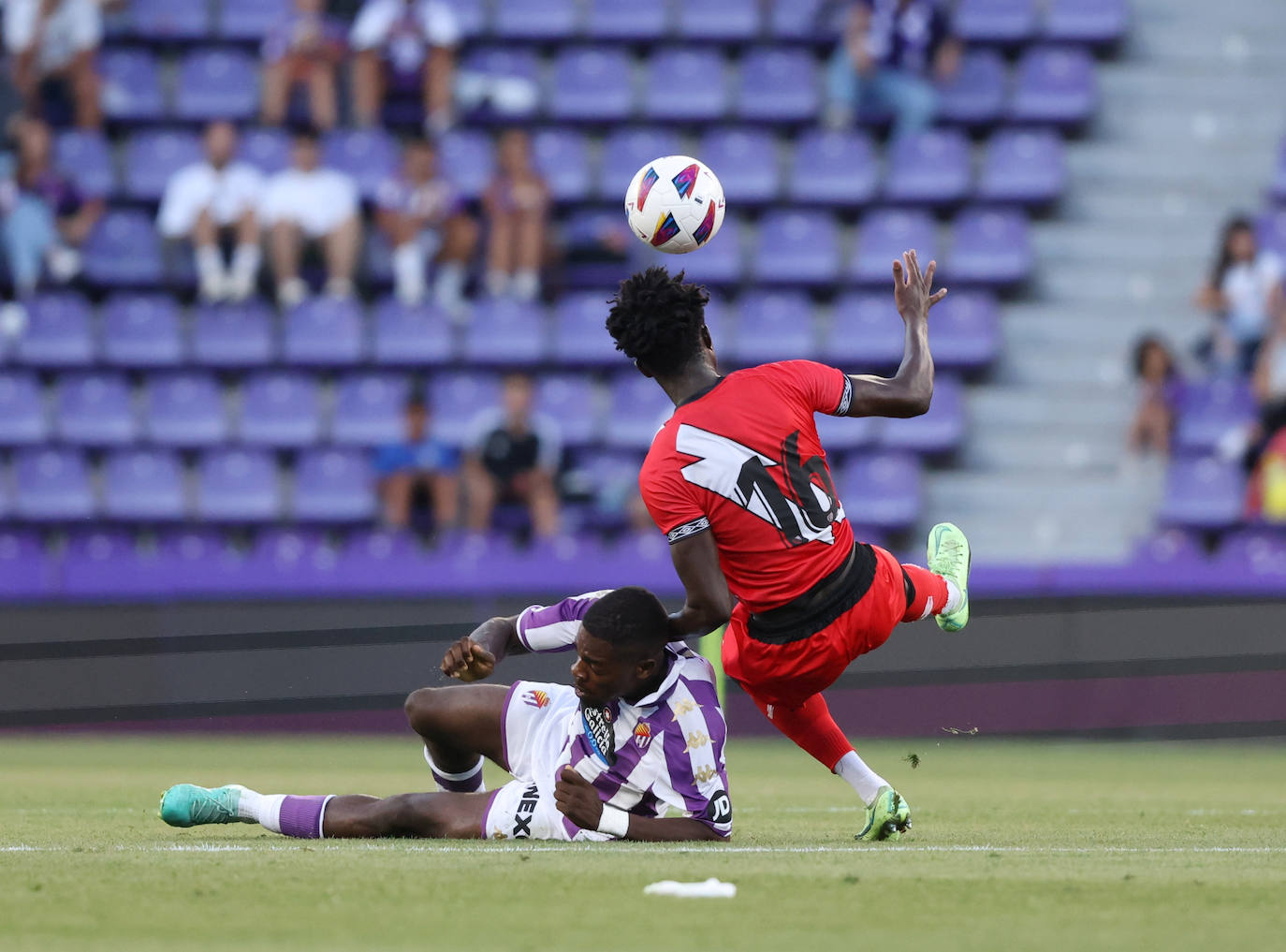 La victoria del Real Valladolid ante el Rayo Vallecano, en imágenes