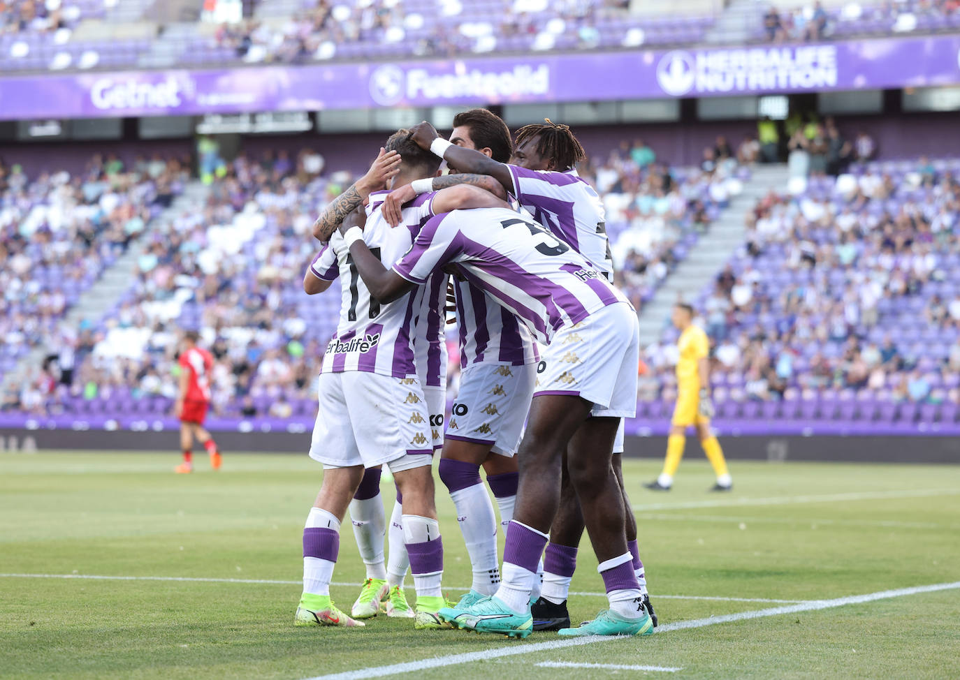 La victoria del Real Valladolid ante el Rayo Vallecano, en imágenes