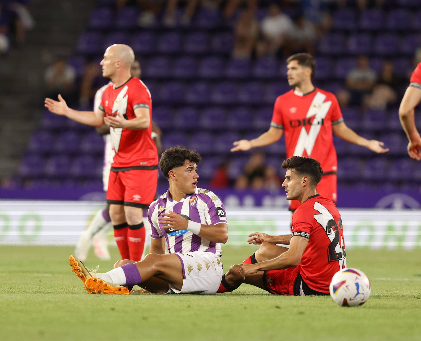 La victoria del Real Valladolid ante el Rayo Vallecano, en imágenes