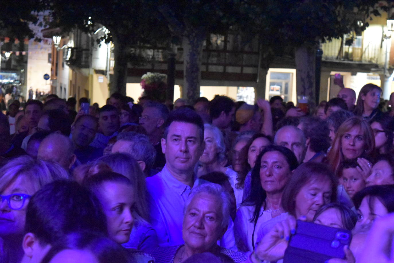 Marta Sánchez encandila a Herrera de Pisuerga