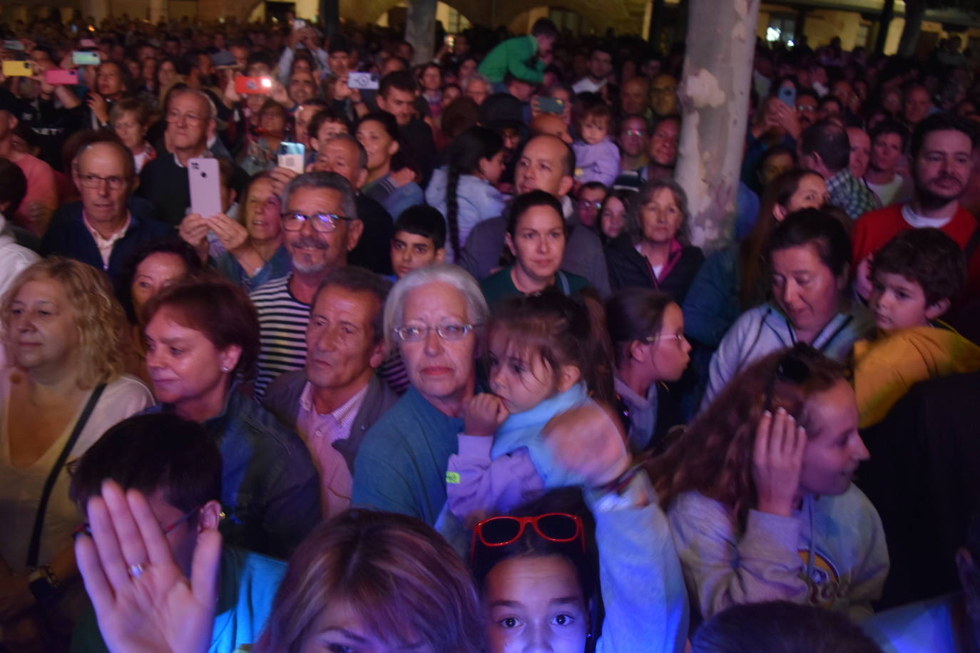Marta Sánchez encandila a Herrera de Pisuerga