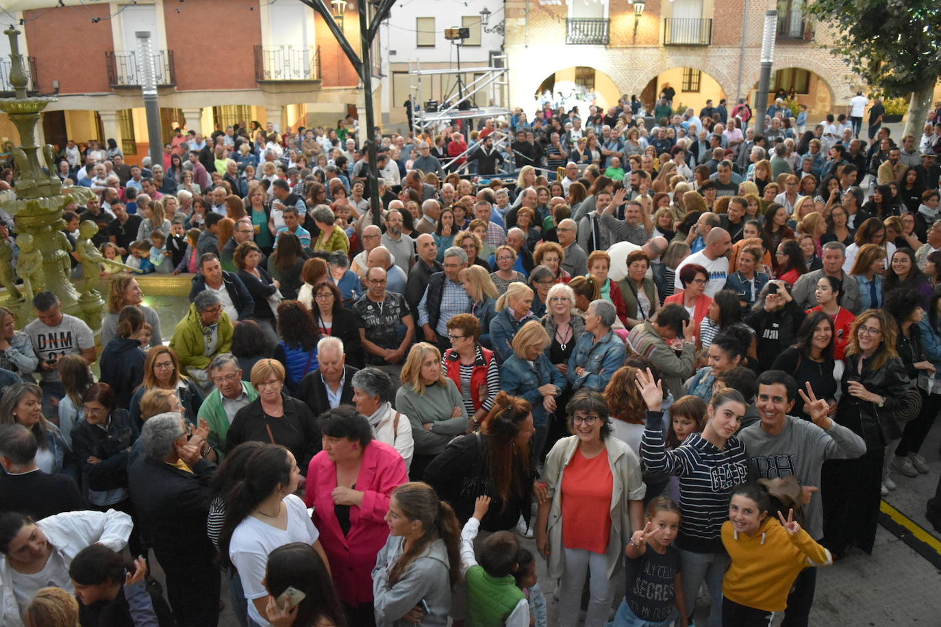 Marta Sánchez encandila a Herrera de Pisuerga