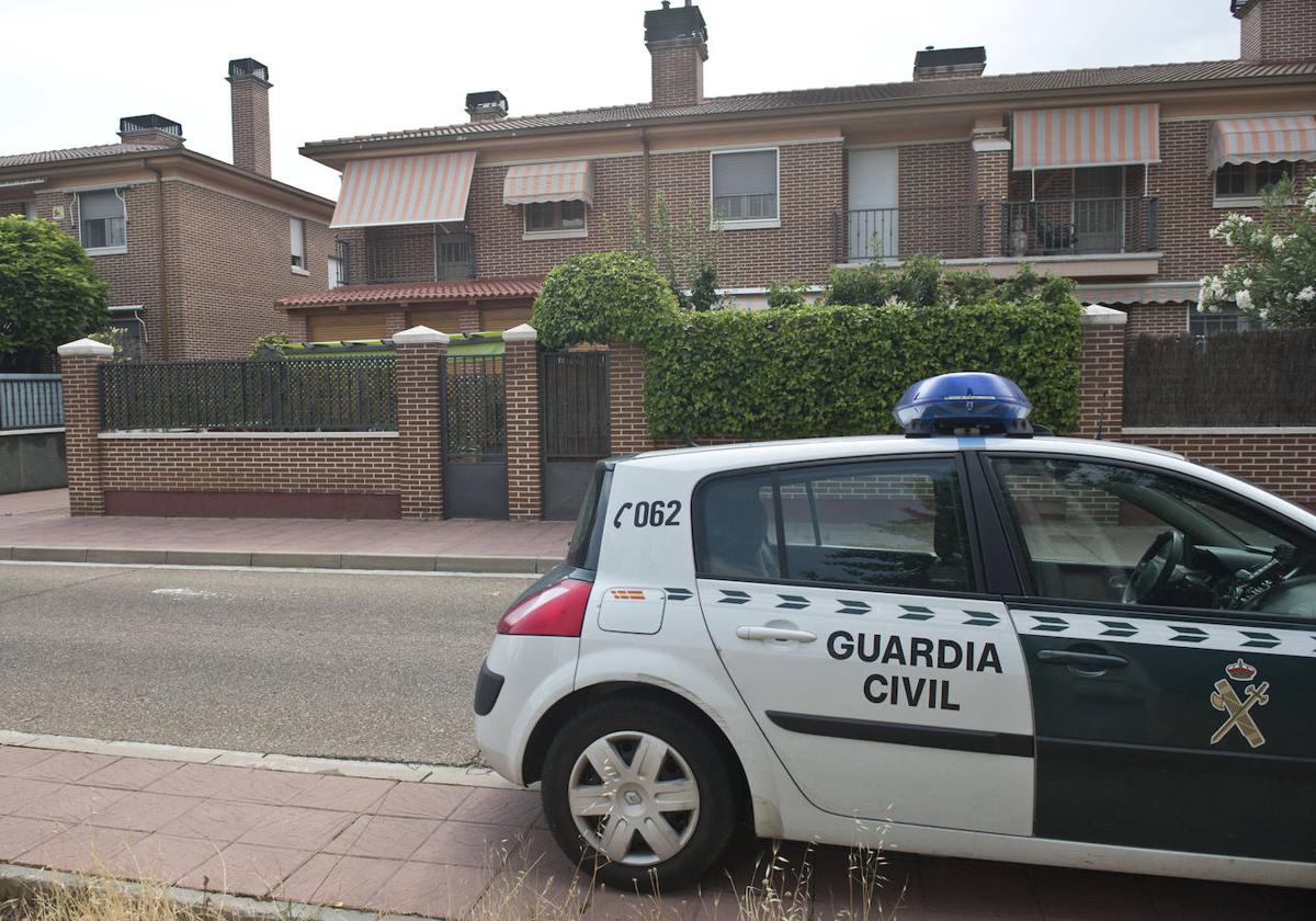 Una patrulla de la Guardia Civil en una calle de Laguna