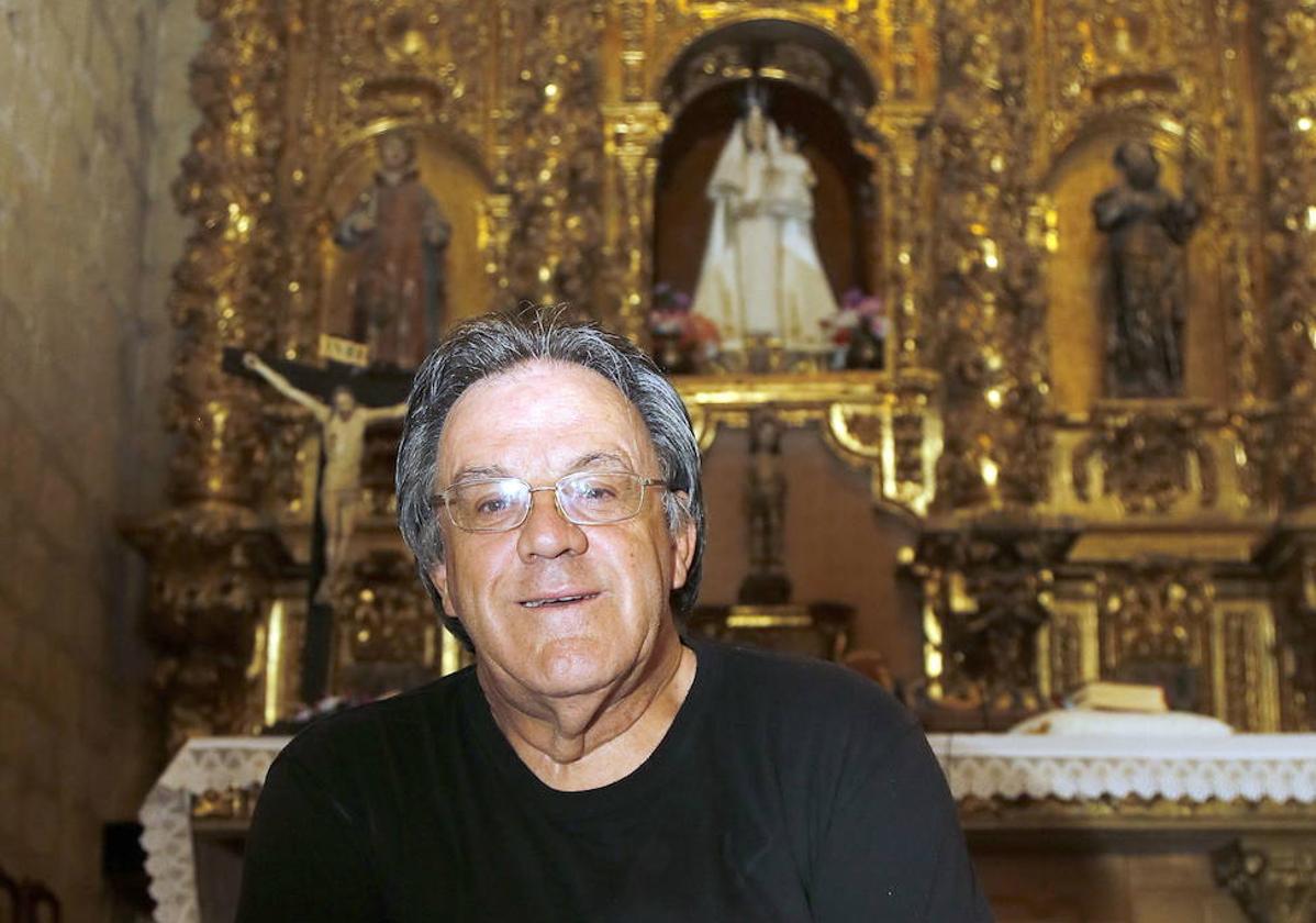 Ángel Aguado, en la iglesia de Santa María la Mayor de Villamuriel en 2017.