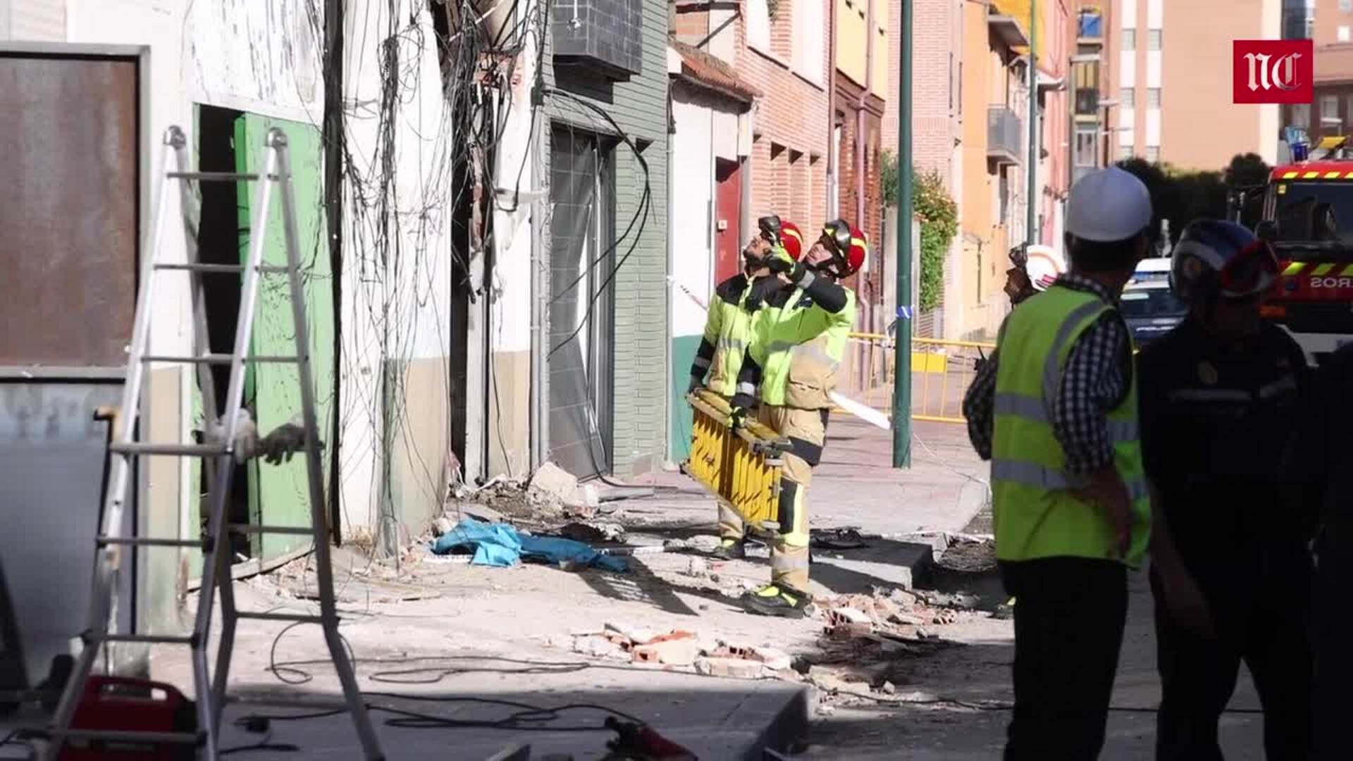 Los bomberos analizan el epicentro de la explosión en la calle Goya