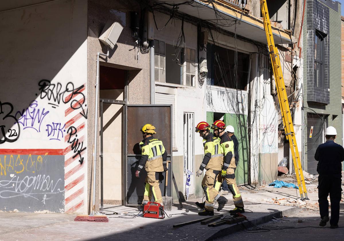 En imágenes el análisis de los bomberos en el edificio de la calle Goya