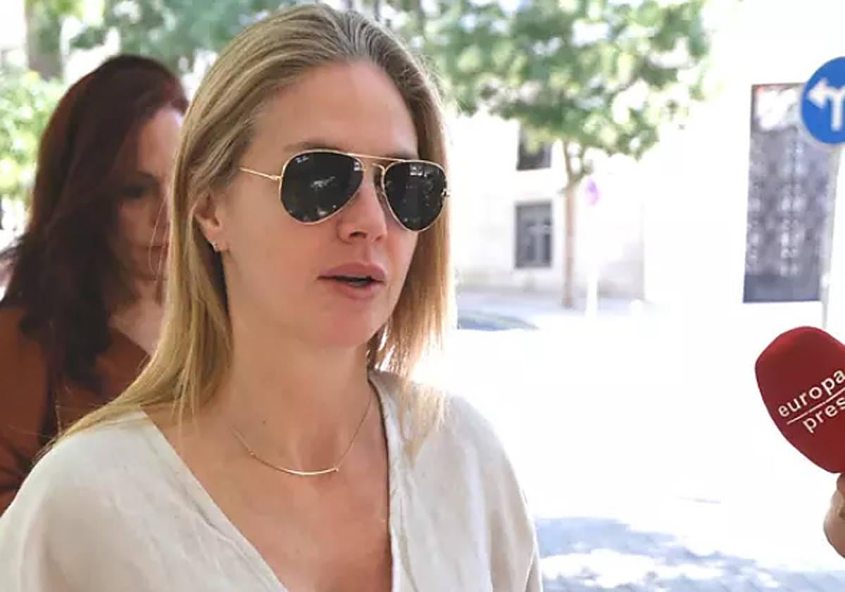 Genoveva Casanova se recupera del grave episodio sufrido.