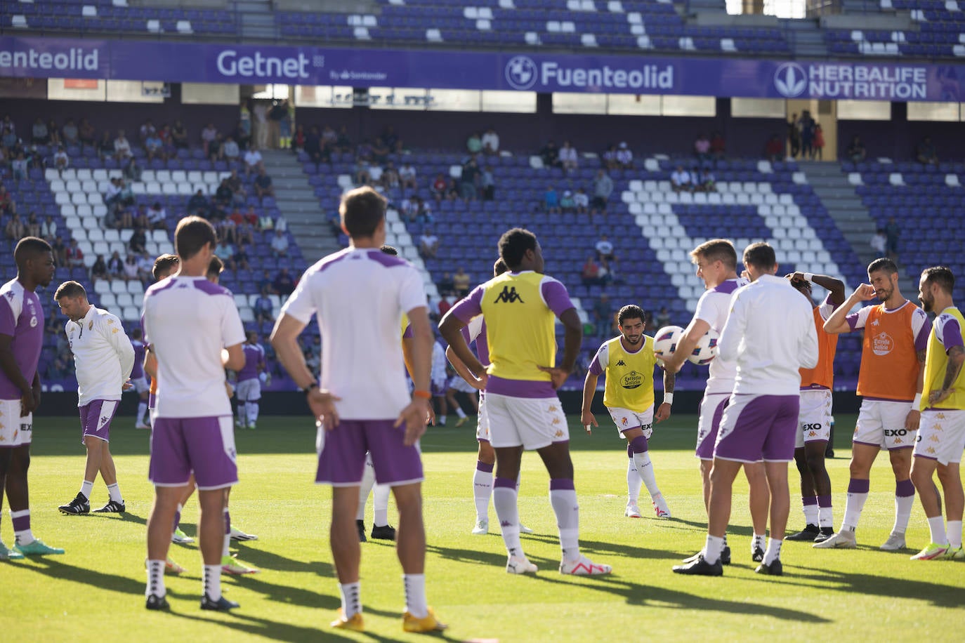 Imágenes del partido entre el Real Valladolid y el AVS Futebol portugués (1/2)