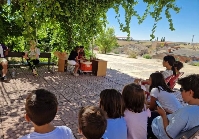 Niños disfrutando de las actividades organizadas en Barruelo