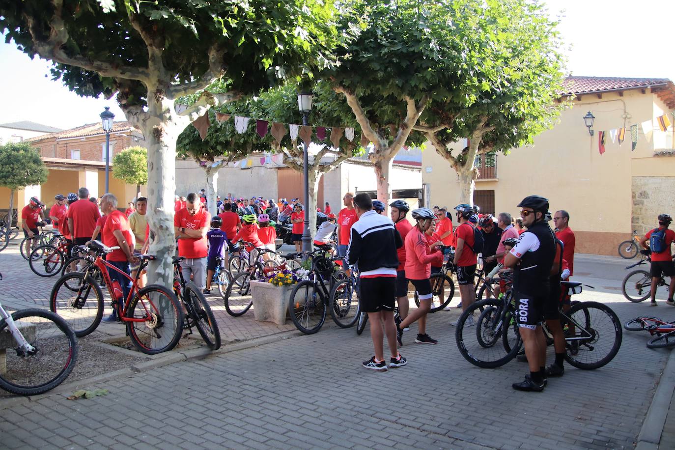 Tordehumos celebra la 25 edición de su marcha cicloturista (1/3)