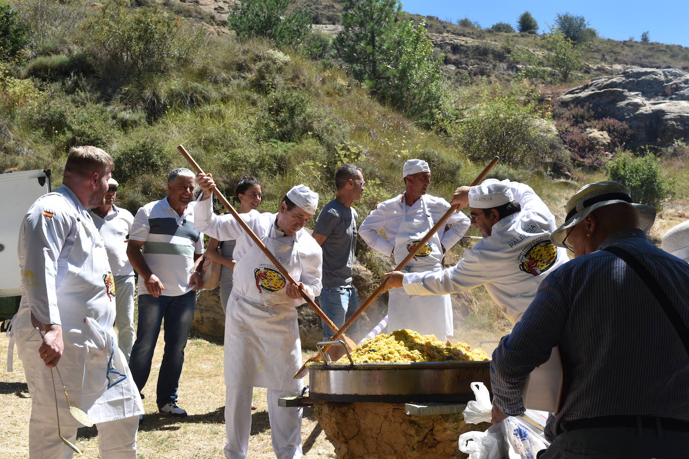 Olleros de Pisuerga reparte 1.700 raciones de paella