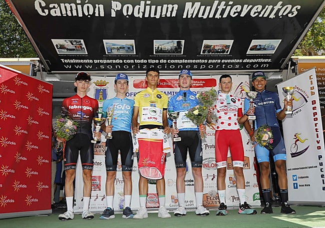 Ganadores de las distintas categorías. De amarillo Pablo Lospitao, ganador de la general.