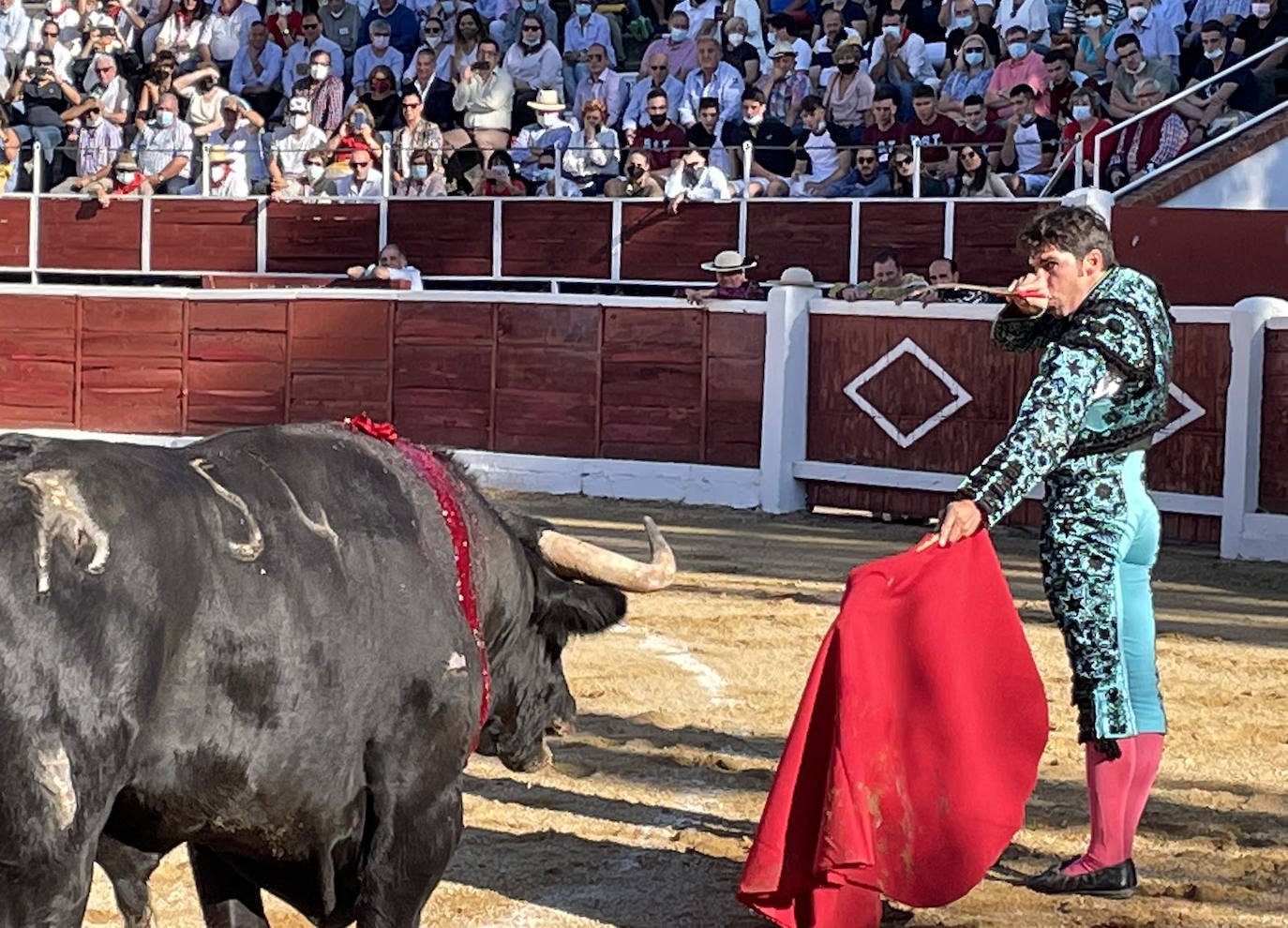 Cayetano Rivera, en la plaza de toros de Nava de la Asunción.