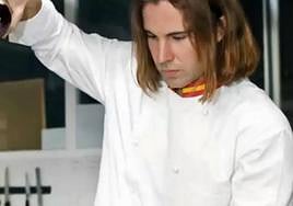 Daniel Sancho en su trabajo como cocinero.