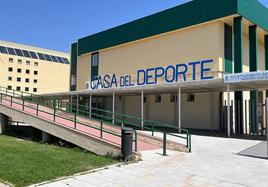 Entrada a la Casa del Deporte, en el barrio de Nueva Segovia.