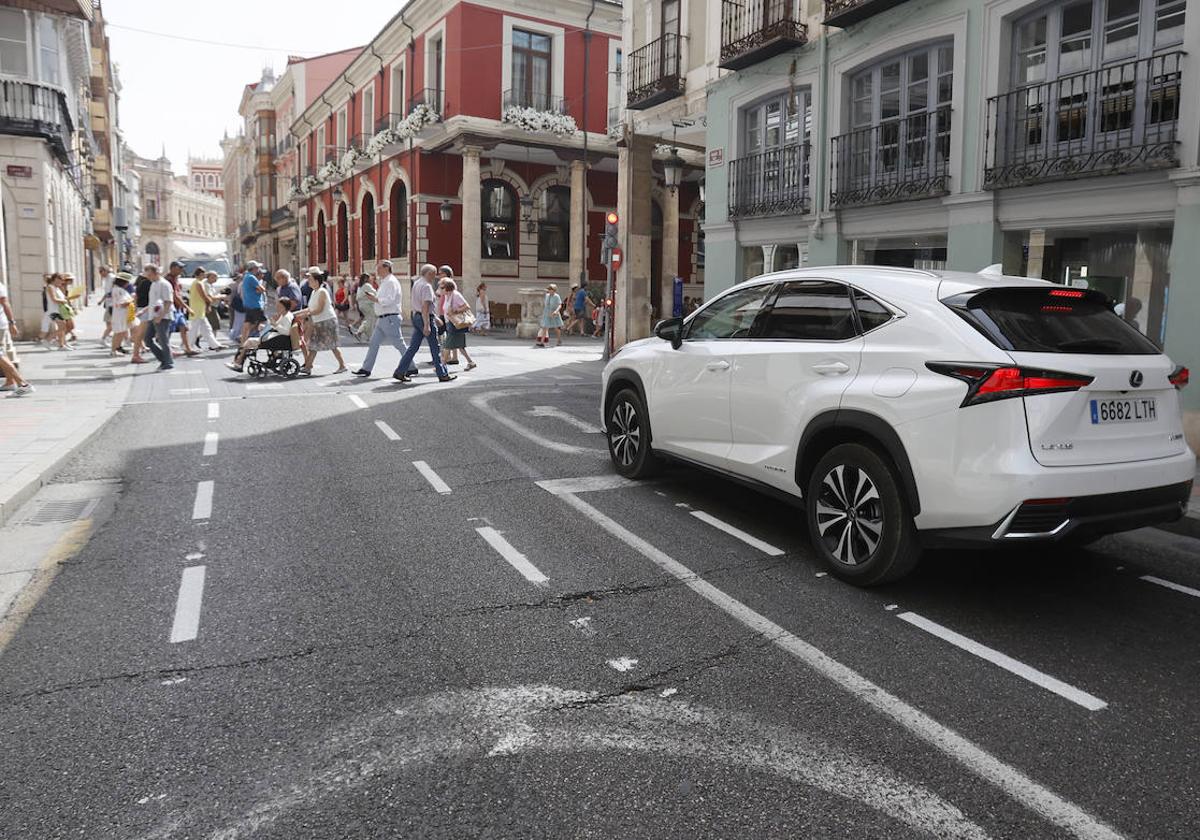 Señalización del ciclocarril en la calle La Cestilla.