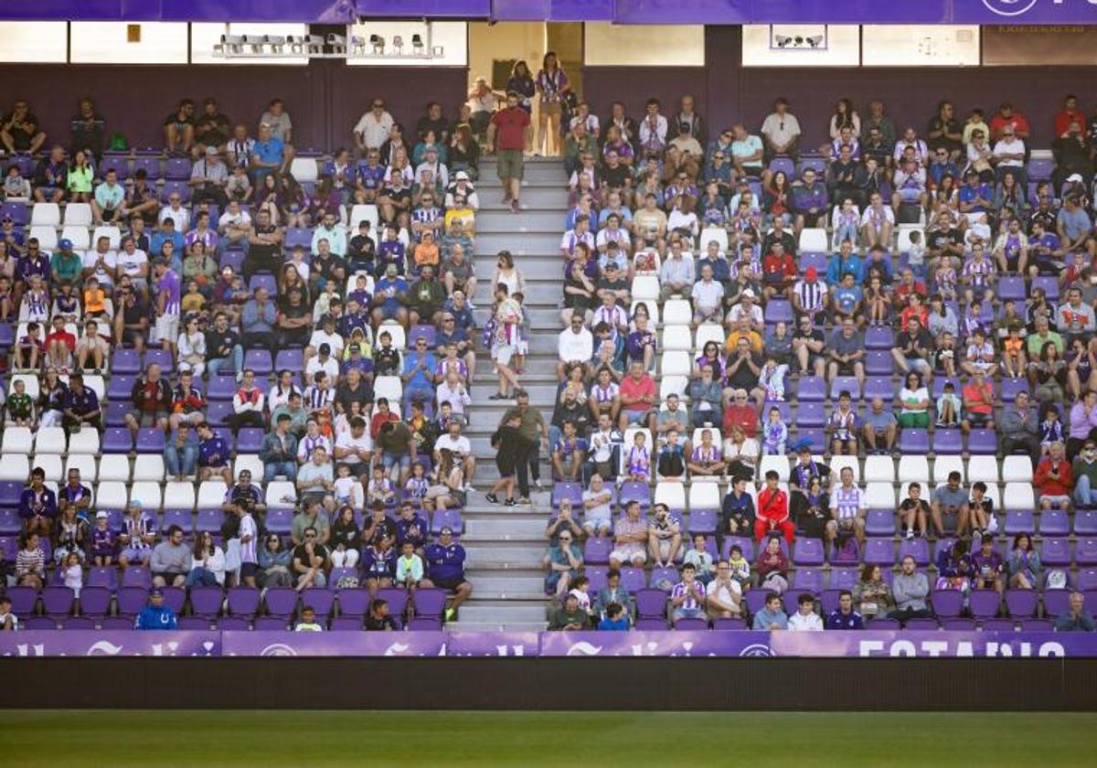 Aficionados del Real Valladolid durante el último amistoso frente al AVS Futebol