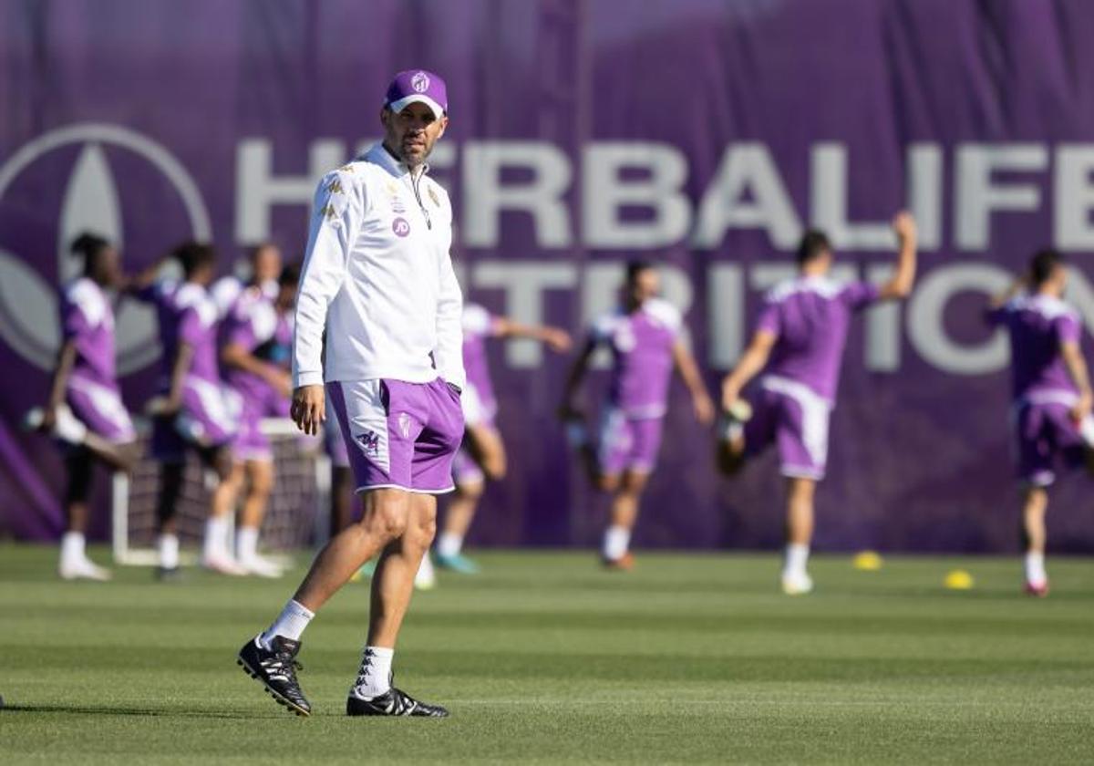 Paulo Pezzolano, durante un entrenamiento con el Real Valladolid