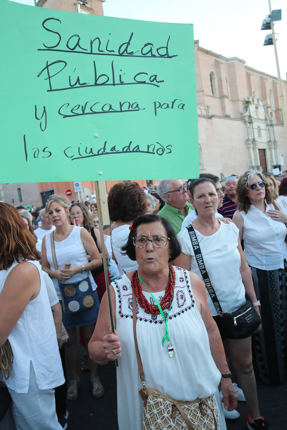 Cientos de ciudadanos han acudido a la manifestación de Medina