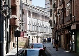 Vista del Teatro Calderón desde la calle Leopoldo Cano