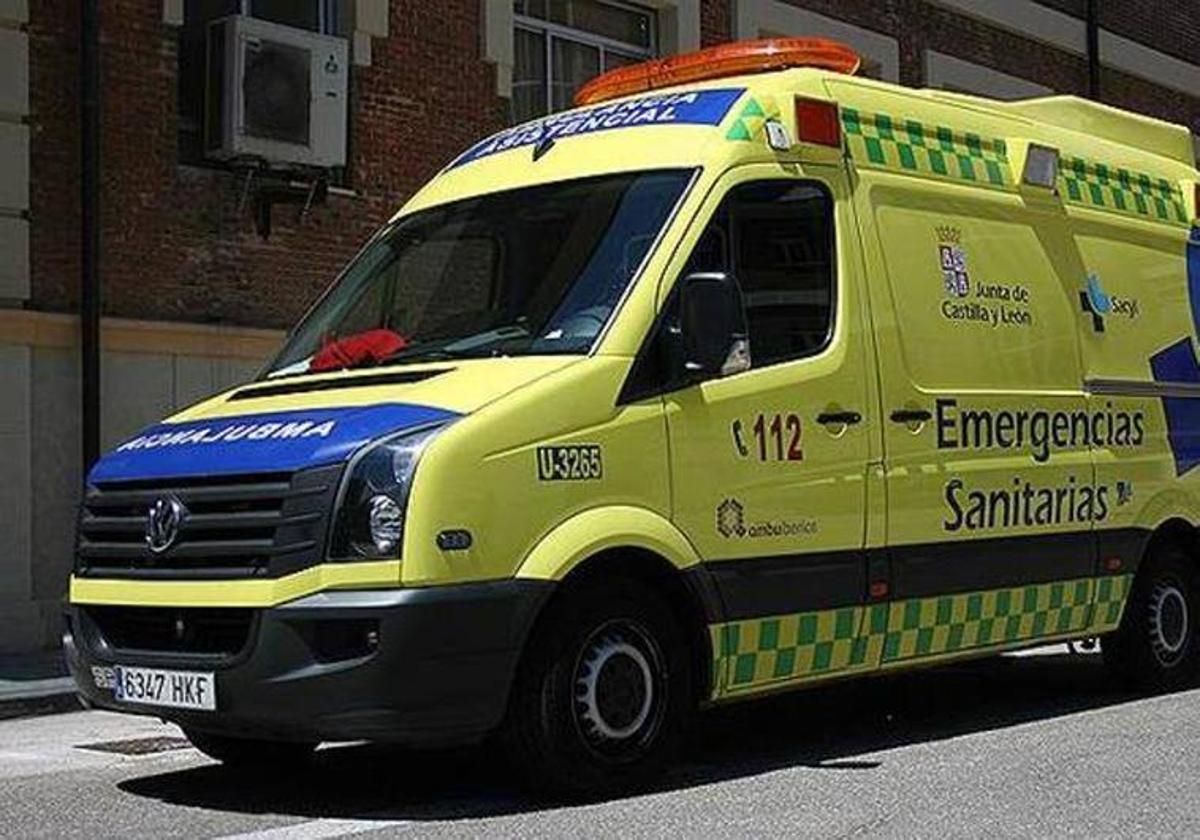 Una ambulancia de Valladolid en una foto de archivo.