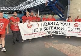 Los piquetes dejaban paso alternativo a los autobuses que entraban en la Estación de la calle Miranda.