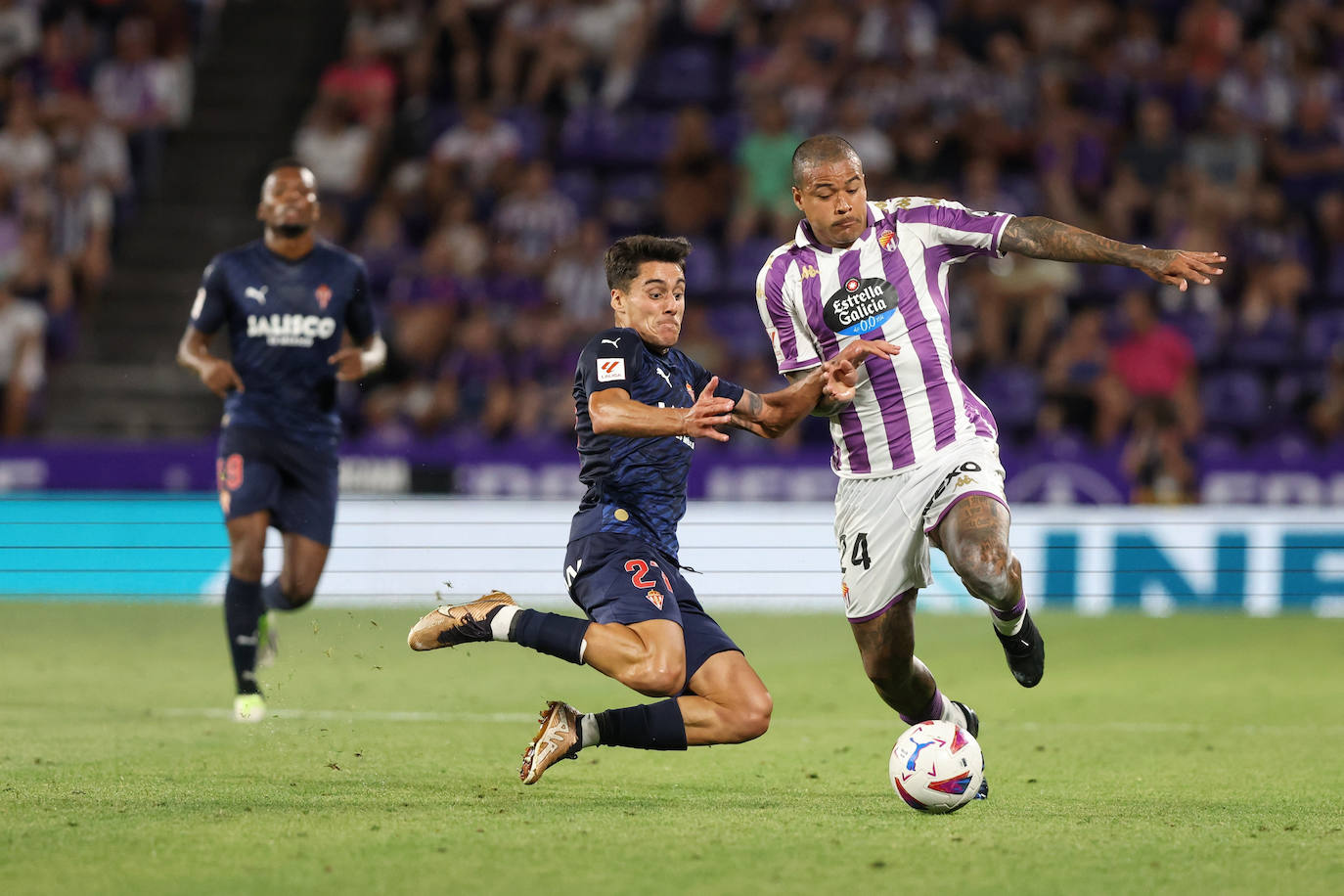 La victoria del Real Valladolid ante el Sporting de Gijón, en imágenes