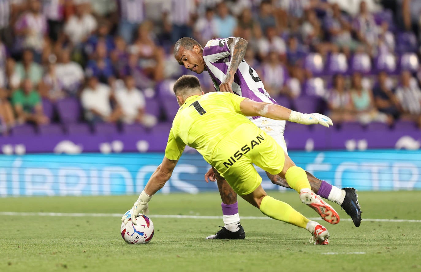 La victoria del Real Valladolid ante el Sporting de Gijón, en imágenes