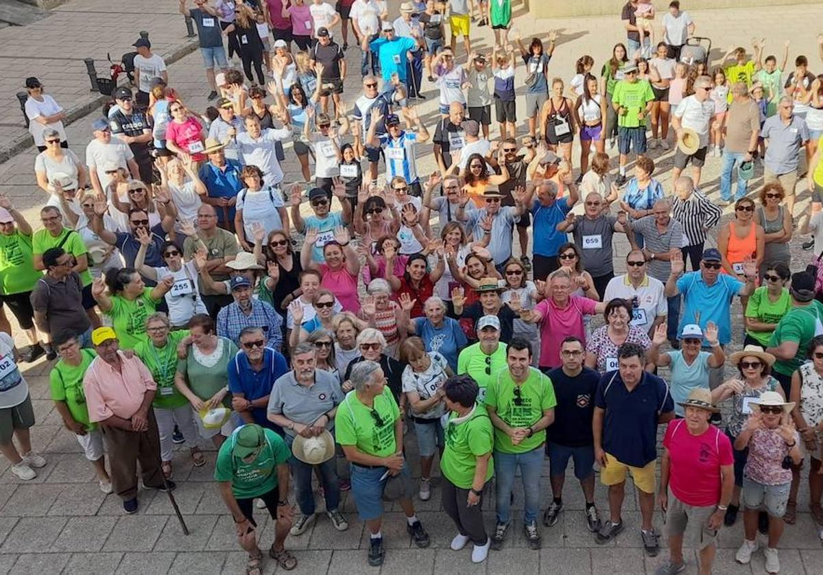 Participantes en la II Marcha contra el Cáncer Entretapiales.